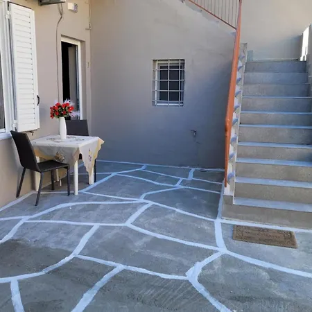 Sebastian Luxury House *